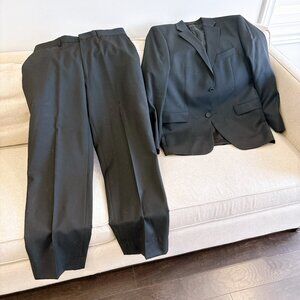95% NEW MENS DKNY SUIT